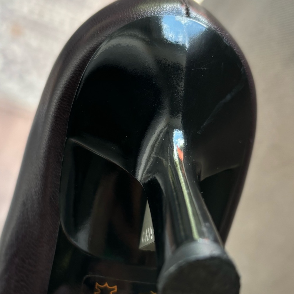 Chanel Metal Logo Leather Pumps 💯 percent Authentic - Picture 11 of 12